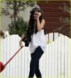 vanessa-hudgens-off-to-meet-zac-08.jpg