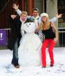 yahoo_snowball_fight_27_wenn2223186.jpg
