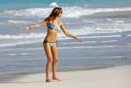 miranda_kerr_bikini_mole_9_big.jpg