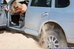 rich_and_stuck_in_porsche_cayenne_006.jpg