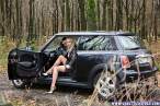 car_stuck_leather_girl_in_mud_004.jpg