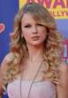 Taylor-Swift-Awards-Show_01-430x613.jpg