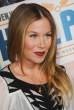 ChristinaApplegateLAPremiereofWarnerBrosHallPass23Feb2011_012.jpg