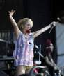 85950_KeshaKehaSebertScaryonstageinSydneyMAR_12_2011HQx75_123_504lo.jpg