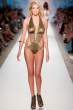 kate-upton-beach-bunny-swimwear-show-03-480x720.jpg