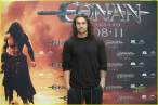 jason-momoa-conan-barbarian-madrid-photo-call-10.jpg