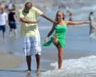 kendra-wilkinson-beach-butt-shot-01-480x382.jpg