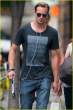 alexander-skarsgard-repeat-outfit-offender-02.jpg