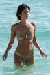 leilani-dowding-topless-beach-miami-01-830x1245.jpg