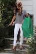 60832_KateBeckinsaleshoppingwithherdaughterinLosAngeles12Sept2011_002_123_502lo.jpg