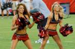 nfl-cheerleaders-cleavage-49.jpg