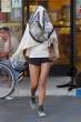 amanda_bynes_legs_cover_face_6.jpg