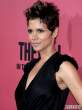 halle-berry-low-cut-top-at-the-call-la-moview-premiere-08-435x580.jpg