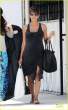 halle-berry-pregnancy-glowing-fabric-shopping-07.jpg