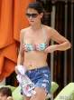 katie-holmes-bikini-top-and-shorts-poolside-in-miami-04-435x580.jpg