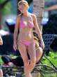Gwyneth-Paltrow-Shows-Off-Her-Bikini-Body-in-Hawaii-04-435x580.jpg