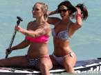 claudia-romani-paddleboarding-with-her-friend-in-miami-09-580x435.jpg