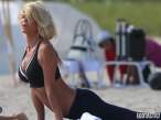 Victoria-Silvstedt-Enjoys-Yoga-On-The-Beach-in-Miami-01-580x435.jpg