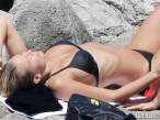 Lara-Bingle-Shows-Off-Her-Bikini-Body-in-Capri-Italy-07-580x435.jpg